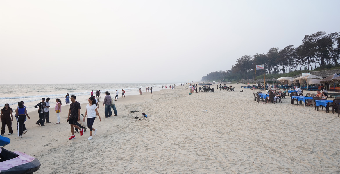Visitors enjoying Betalbatim Beach