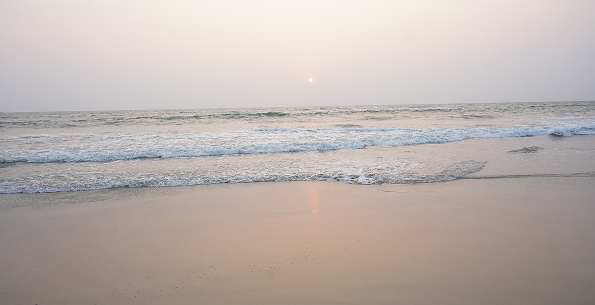 Sunset waves along the shoreline at Betalbatim Beach, Goa