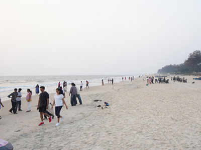 betalbatim beach visitor