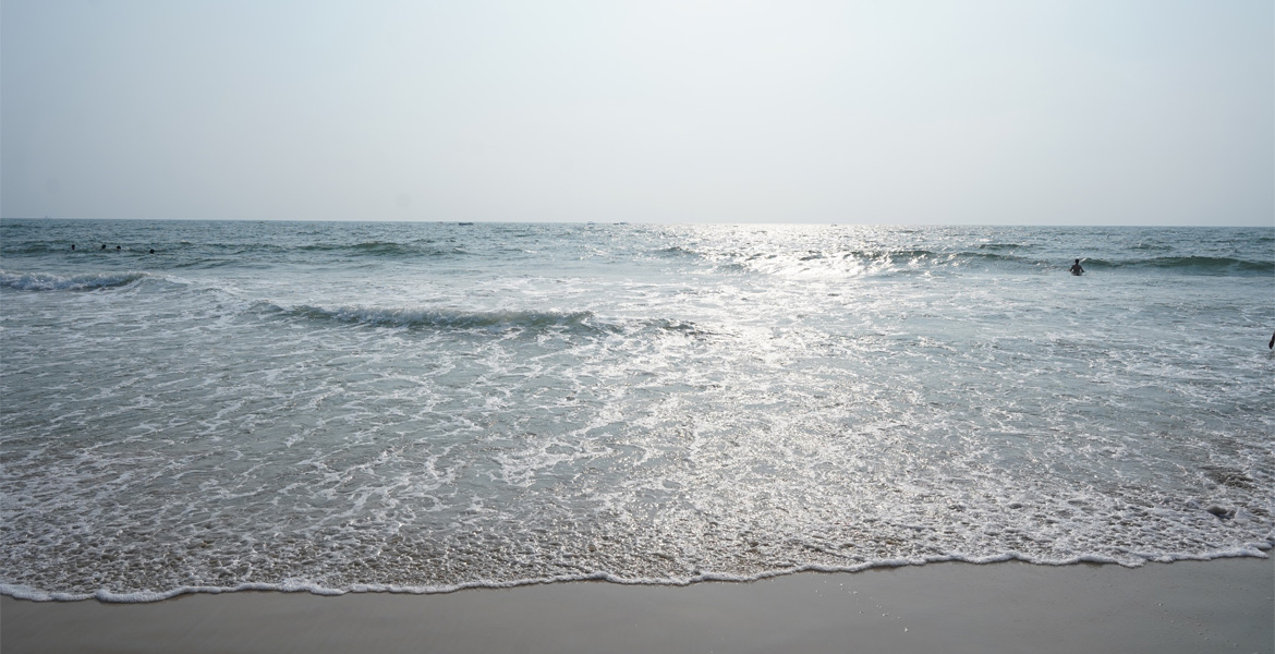 Waves at Cavelossim Beach Go