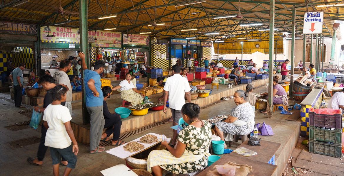 Goa fish market with vendors selling fresh fish and seafood
