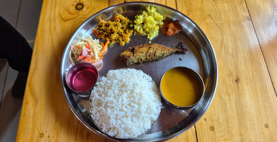 Goan fish thali with rice, fish fry and curry