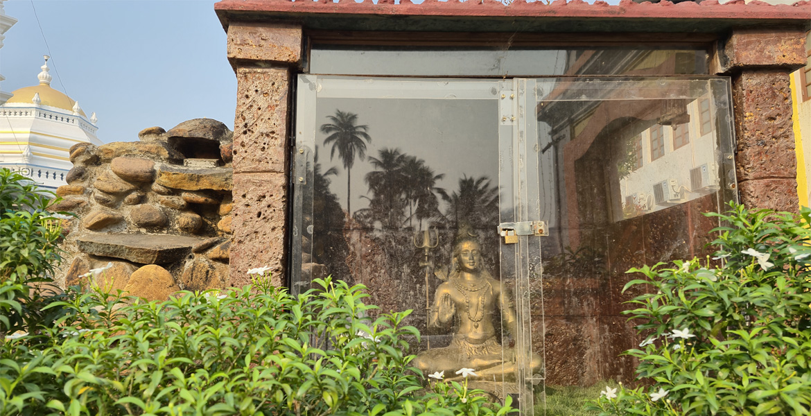 Lord Shiva statue at Mangueshi Temple Goa