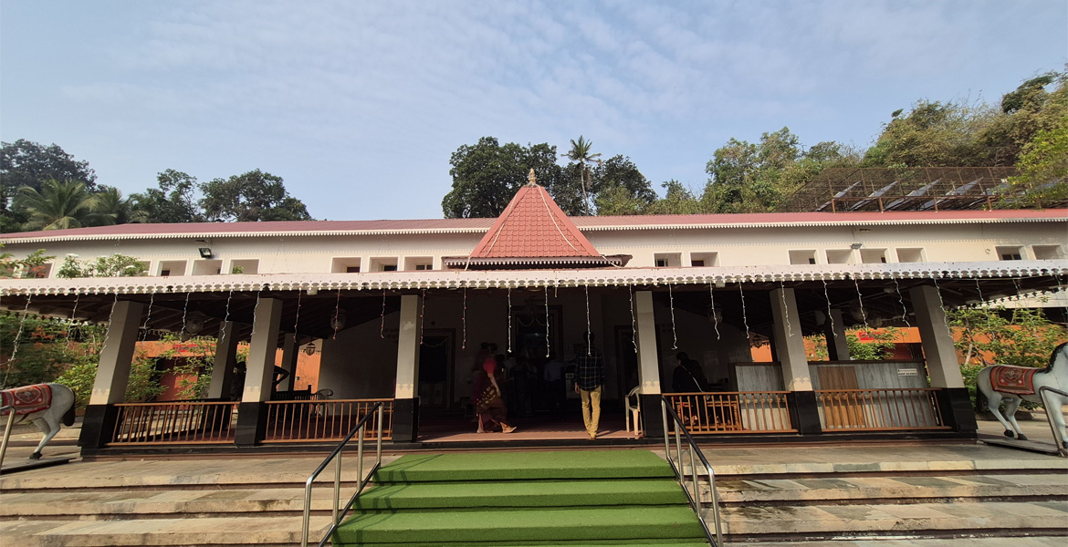Main entrance of Mangueshi Temple Goa