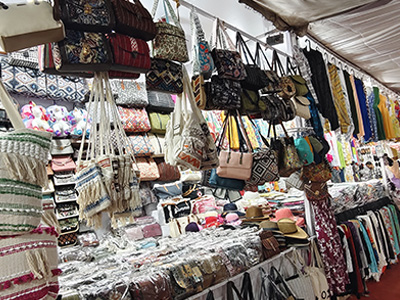 Handicraft shopping in Old Goa