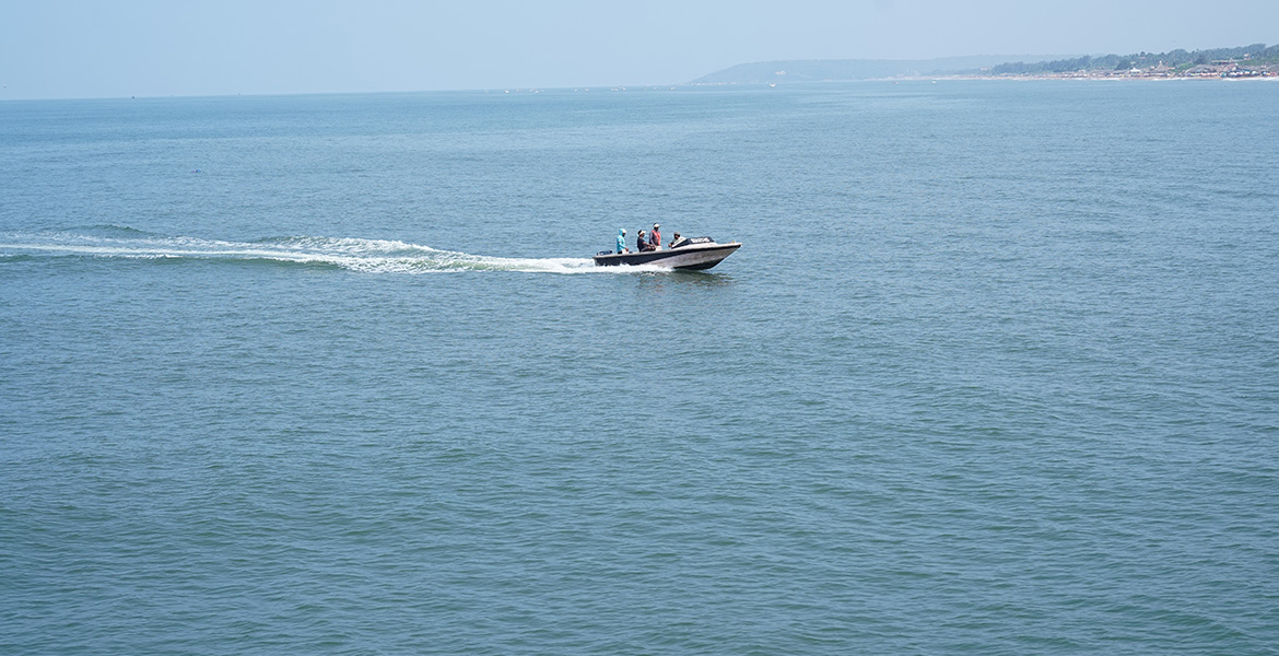 Speed boat ride at Sinquerim Beach