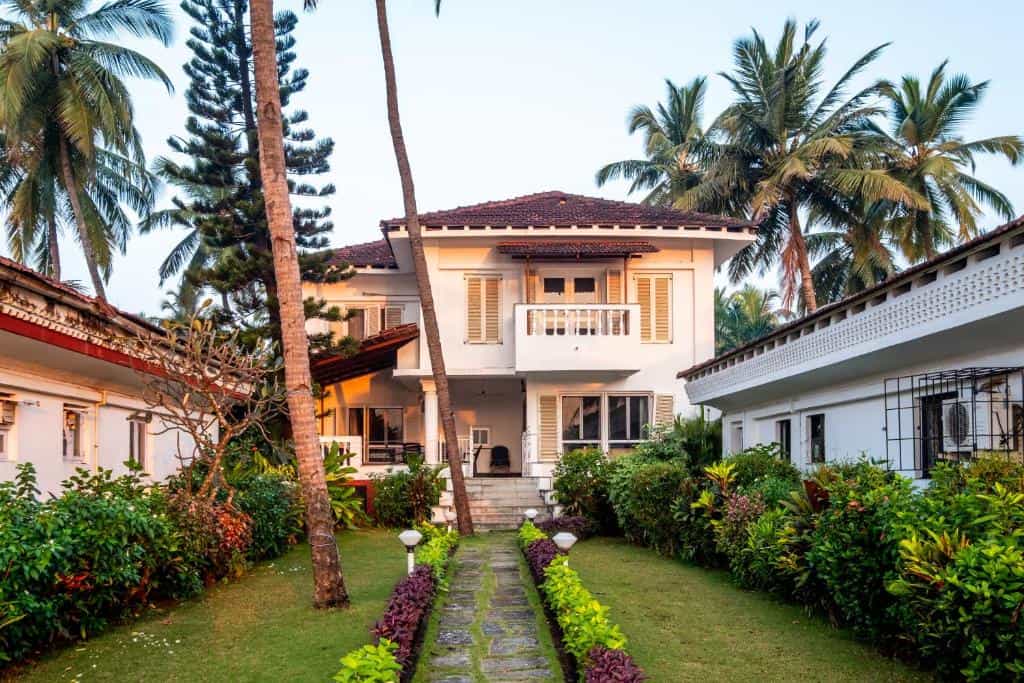 Villa Casablanca, River-touch 3bhk by the beach