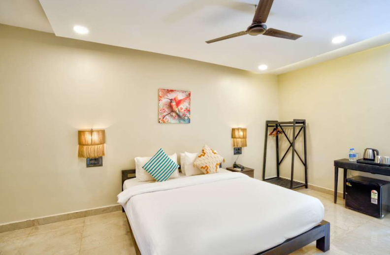 Deluxe bedroom with TV and balcony in private villa