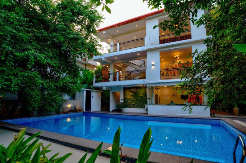 Morjim luxury villa with large private swimming pool and balconies